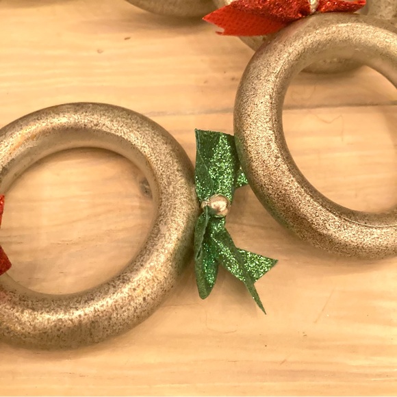 Christmas Holiday Festive Wood Napkin Rings with Shiny Red and Green Bows - Picture 8 of 9